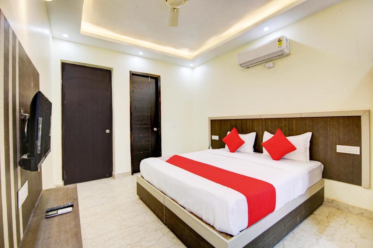 Hotel Oyo White House Noida Zewnętrze zdjęcie