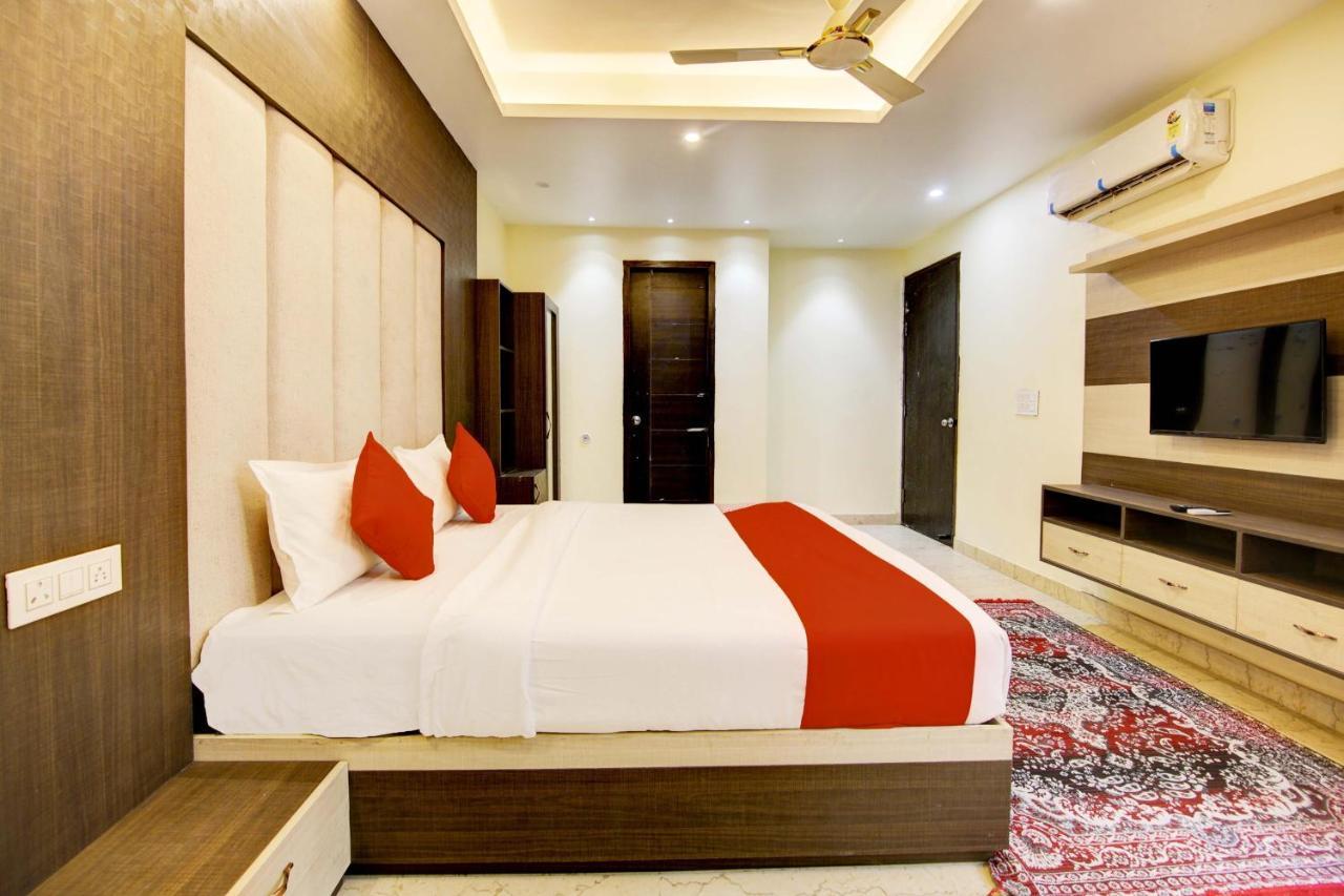Hotel Oyo White House Noida Zewnętrze zdjęcie