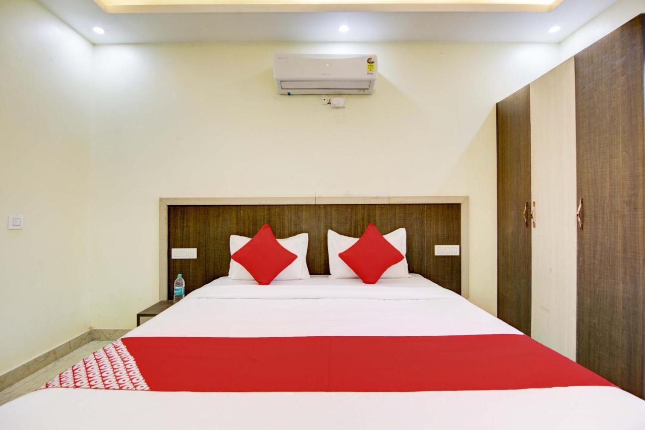 Hotel Oyo White House Noida Zewnętrze zdjęcie